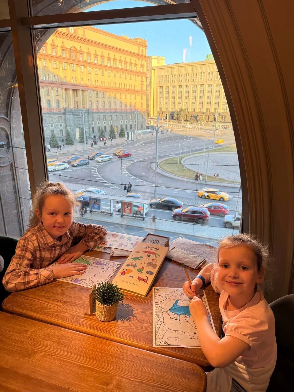 Собрали всё, чем можно порадовать детей в День знаний в Центральном детском магазине на...