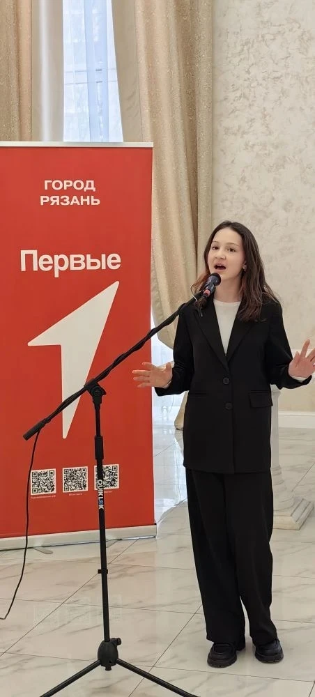 Яна Крецу из 6А класса покорила сердца на мероприятии "Мы – граждане России"!  Наша ученица, Яна Кре