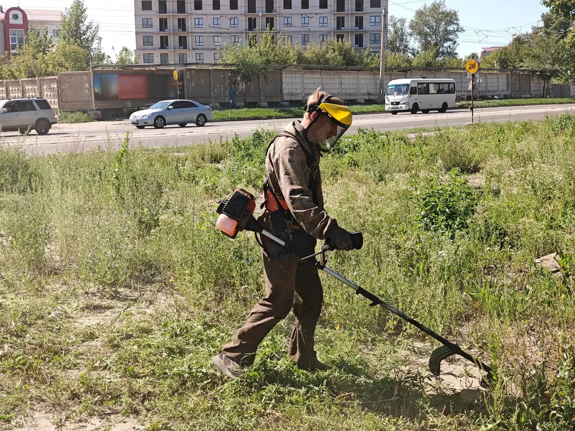 Плановые работы по покосу травы проводятся на территории района