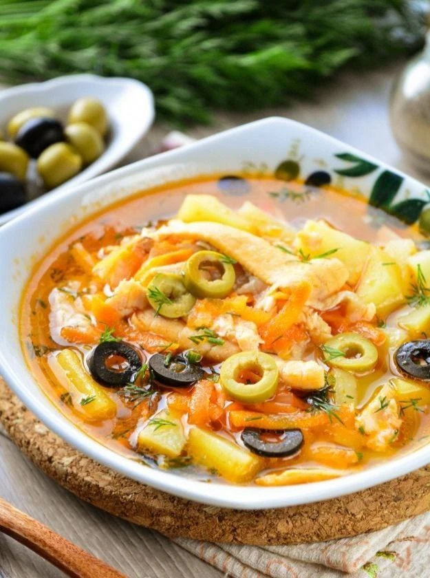Рыбная солянка сборная 🐟🍋

Наваристый, ароматный суп с кислинкой — классика русской кухни.

Ингред