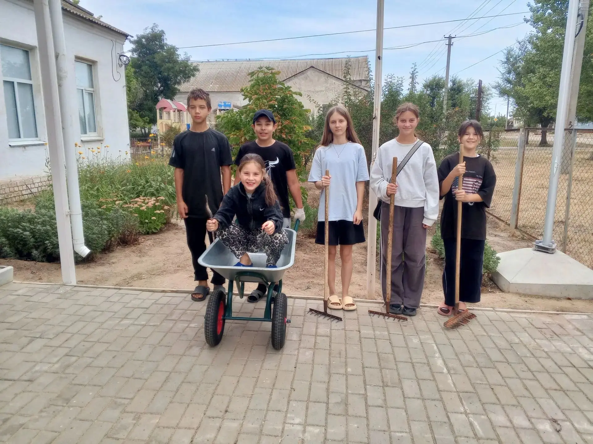 🎉 Завершилась третья трудовая четверть на пришкольном участке в МКОУ Стрельношироковск...