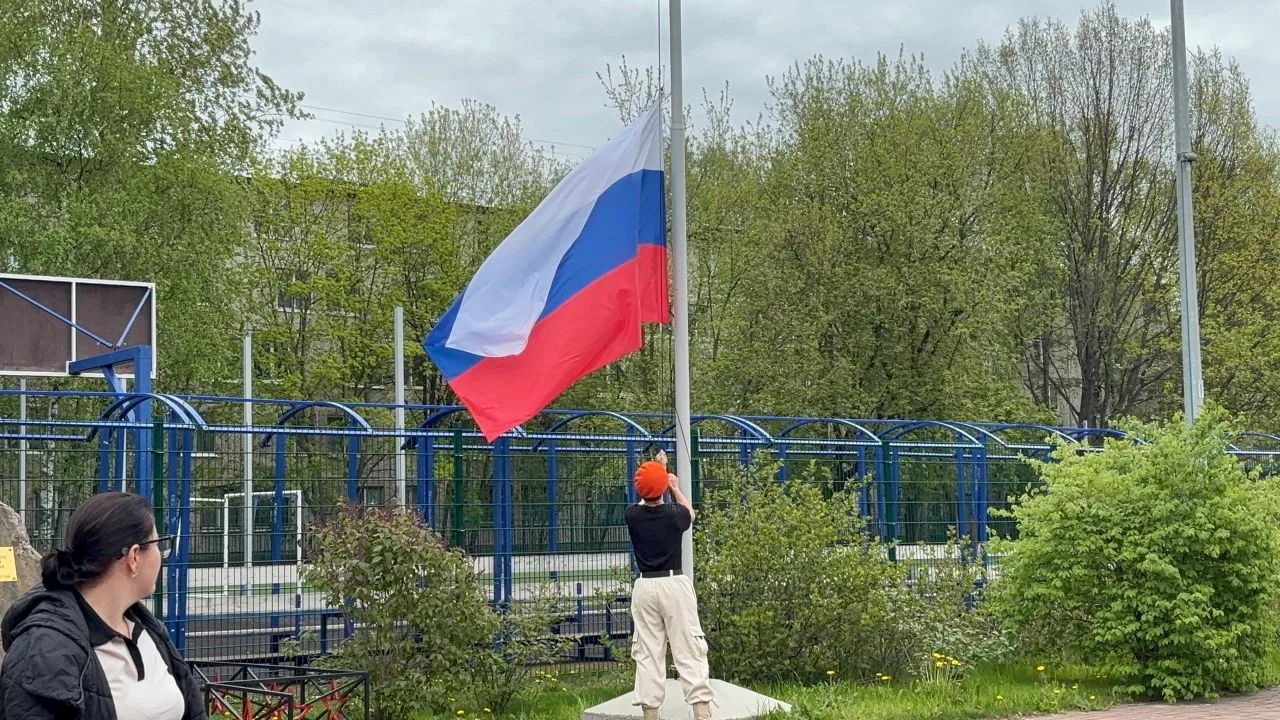 Новая учебная неделя в школе 258 началась торжественно!