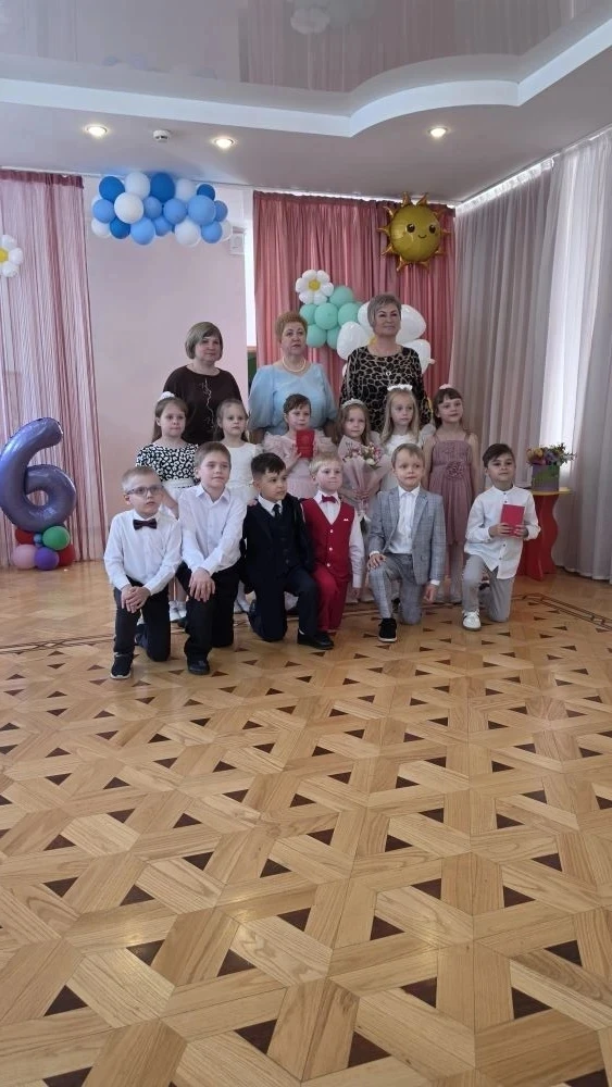 🎓 Как быстро пролетели эти беззаботные годы! Ещё недавно они были крохами в яслях, а с...