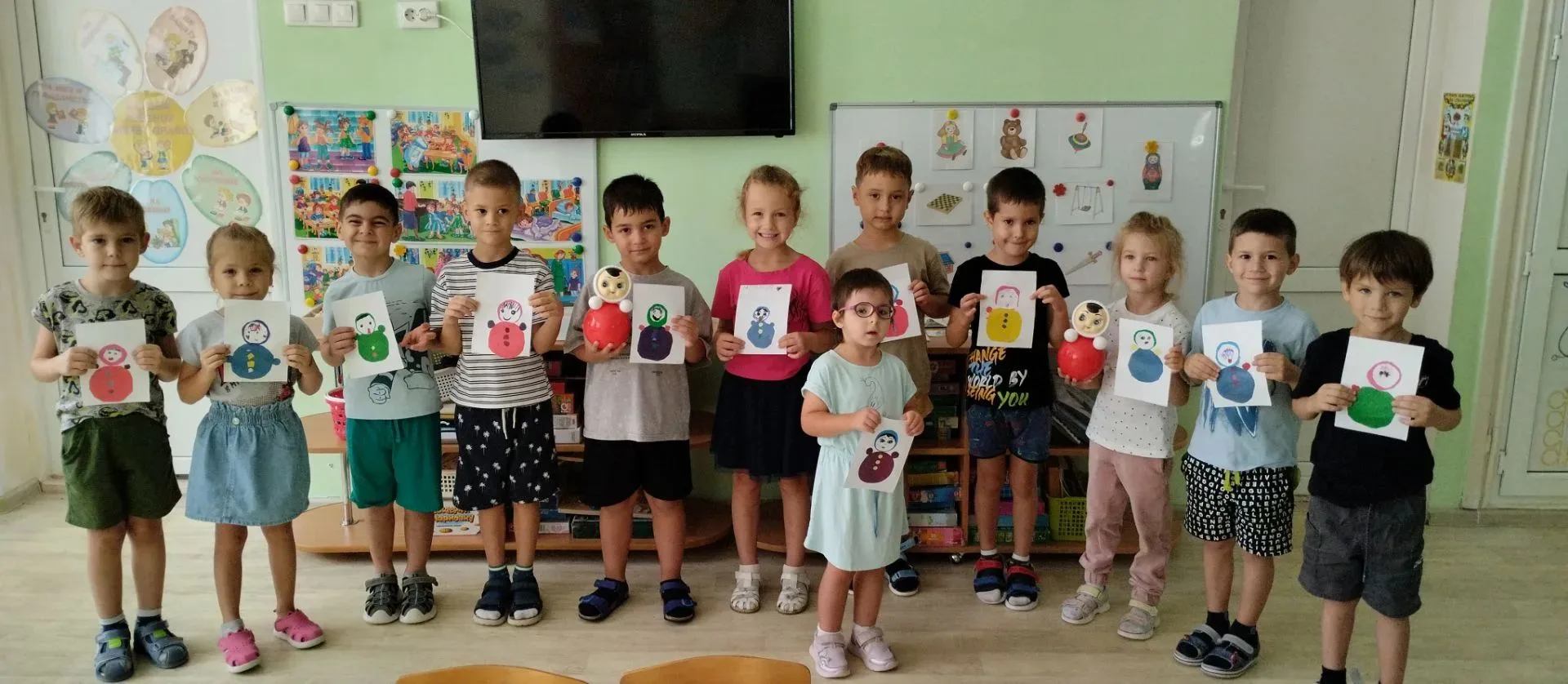 Весёлый перезвон неваляшек случился сегодня в группе "Колокольчики".