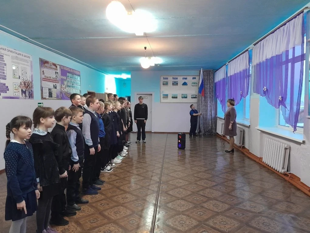 🇷🇺Сегодня, 2 марта, в первый весенний учебный день, в нашей школе прошла торжественна...