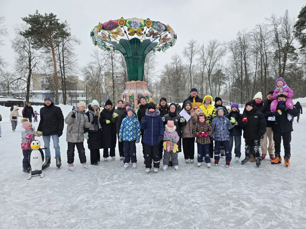 🎉 «Ледяная симфония семьи»: праздник единства и знаний о Родине прошёл ярко!