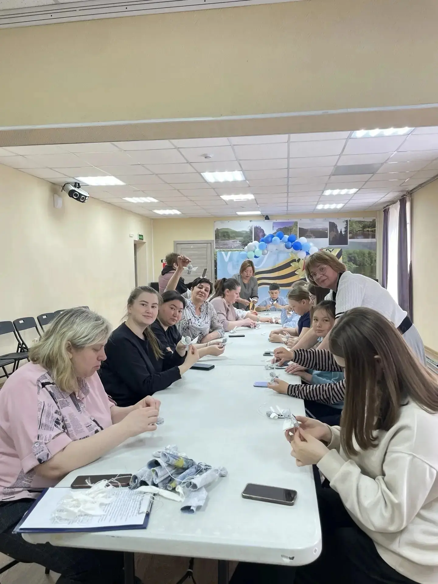 🏫 Для учащихся нашей школы работники СДК и сельской библиотеки провели патриотический час «Zа Мир, 