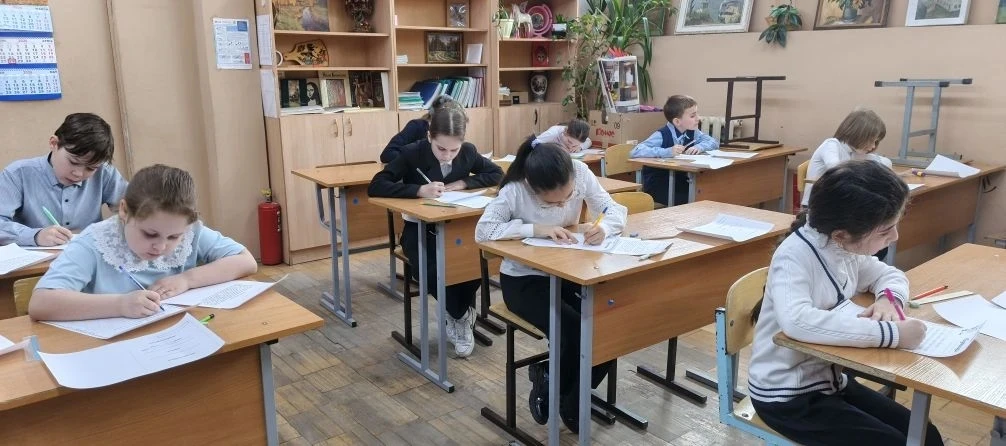 28 апреля в начальных классах нашей школы прошёл ежегодный конкурс по каллиграфии "Буквица". В конку