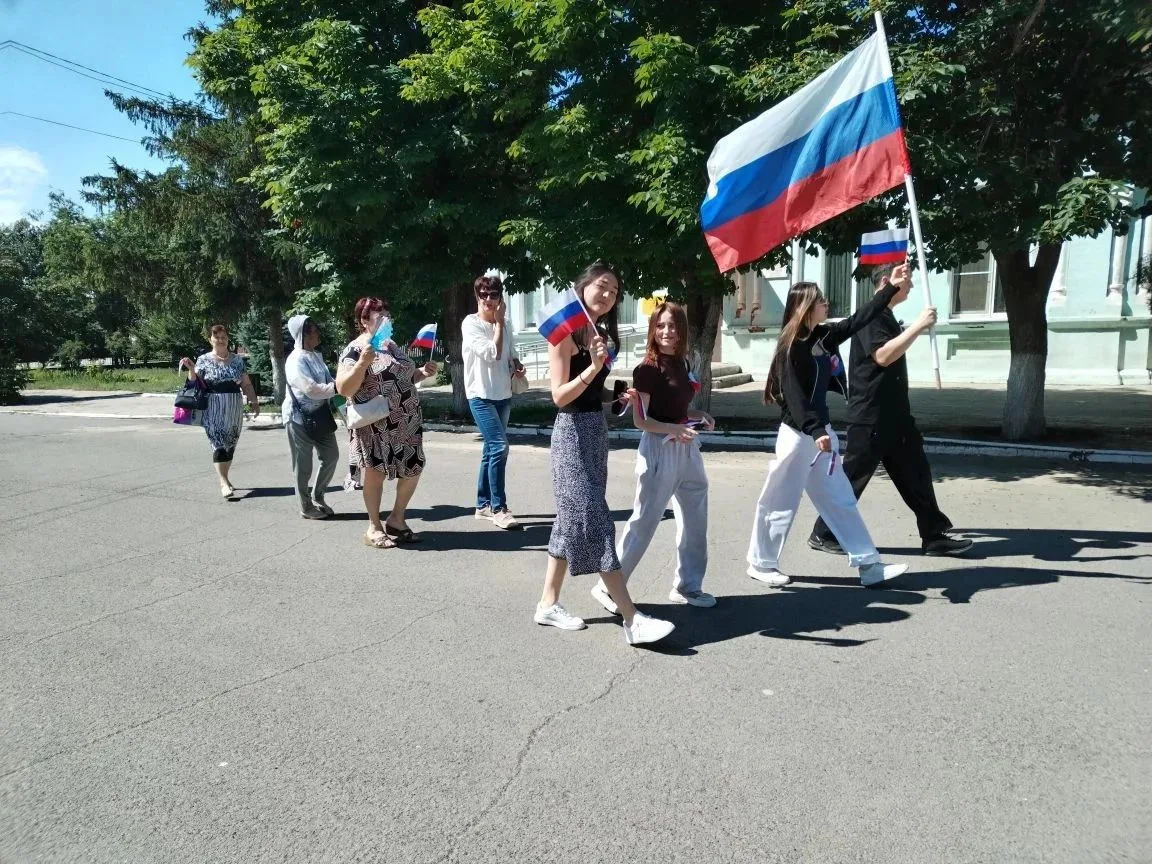 🇷🇺Российский триколор: единство поколений в День России
 
   🔹 День России – один из главных госу