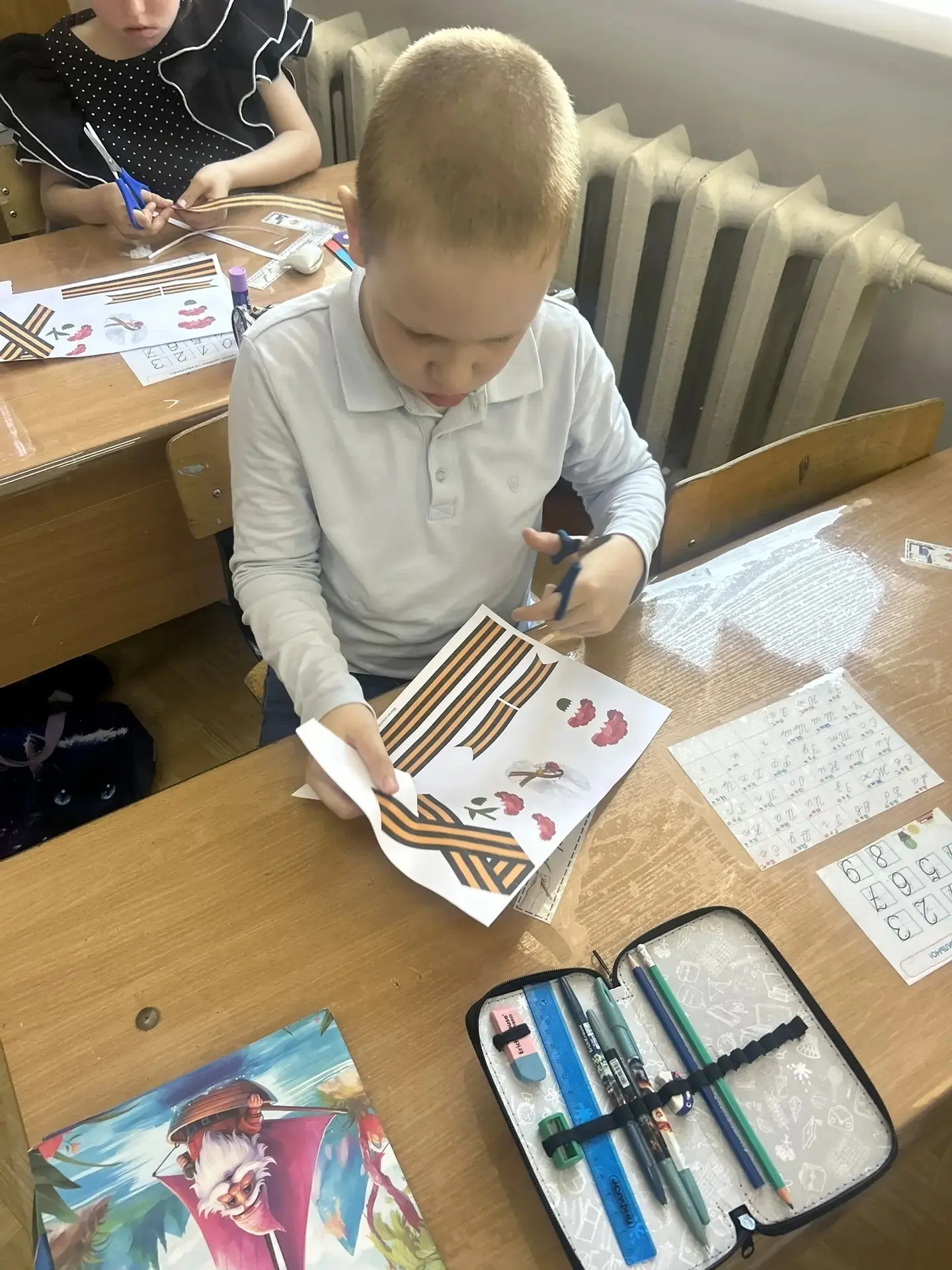 🇷🇺 Маленькие сердца, великая память: 1В и георгиевская лента  Сегодня в 1«В» классе под чутким руков