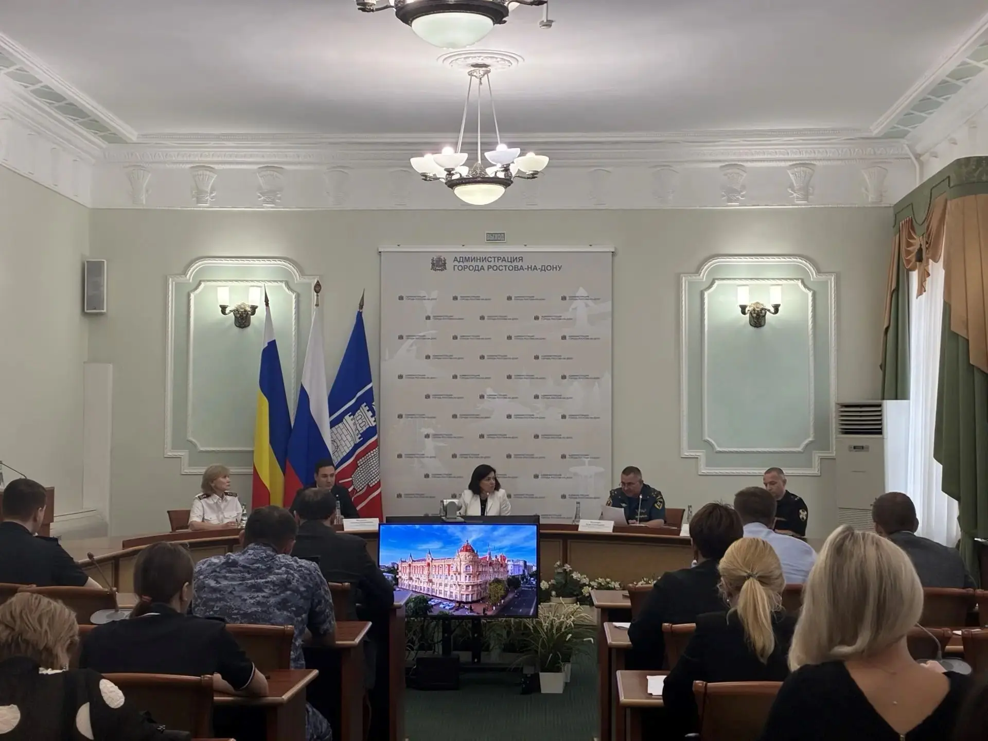 О подготовке образовательных организаций города Ростова-на-Дону
к новому учебному году
 
Вопросы под