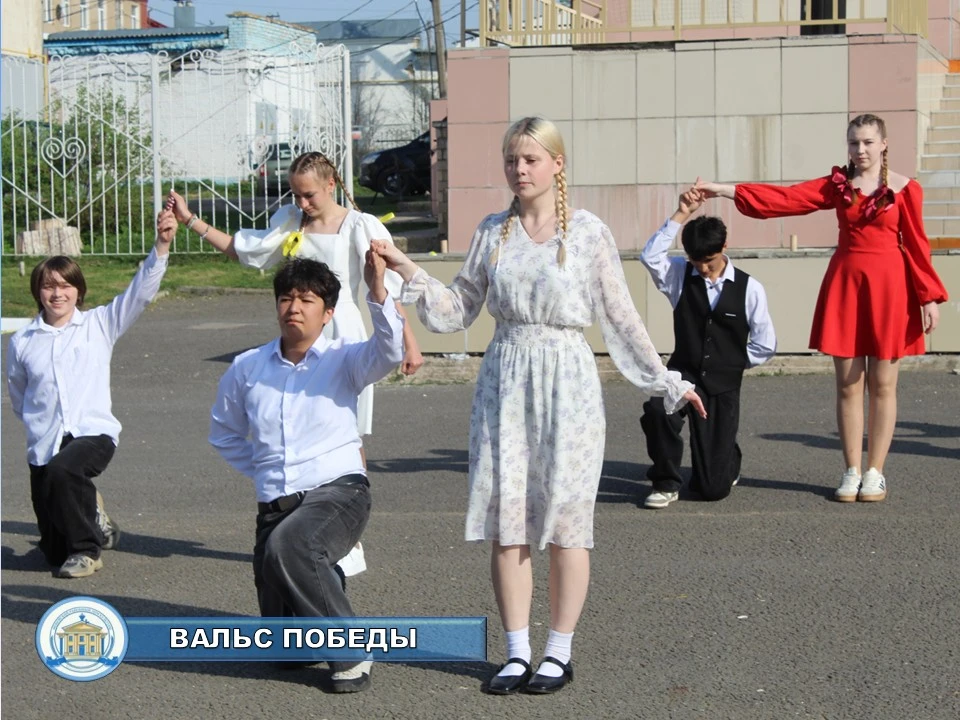 🎈 Вчера на площади Ленина состоялась Всероссийская ежегодная акция "Вальс Победы"