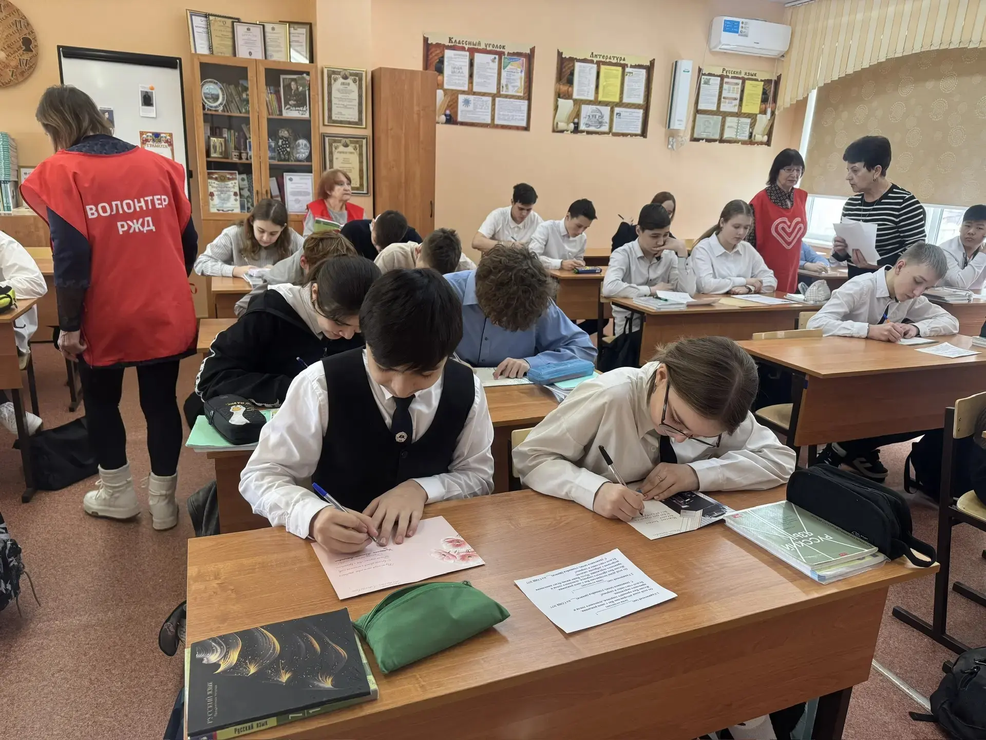 ✏Сегодня обучающиеся 7 Д класса с Чиринько Надеждой Александровной, классным руководителем, совместн