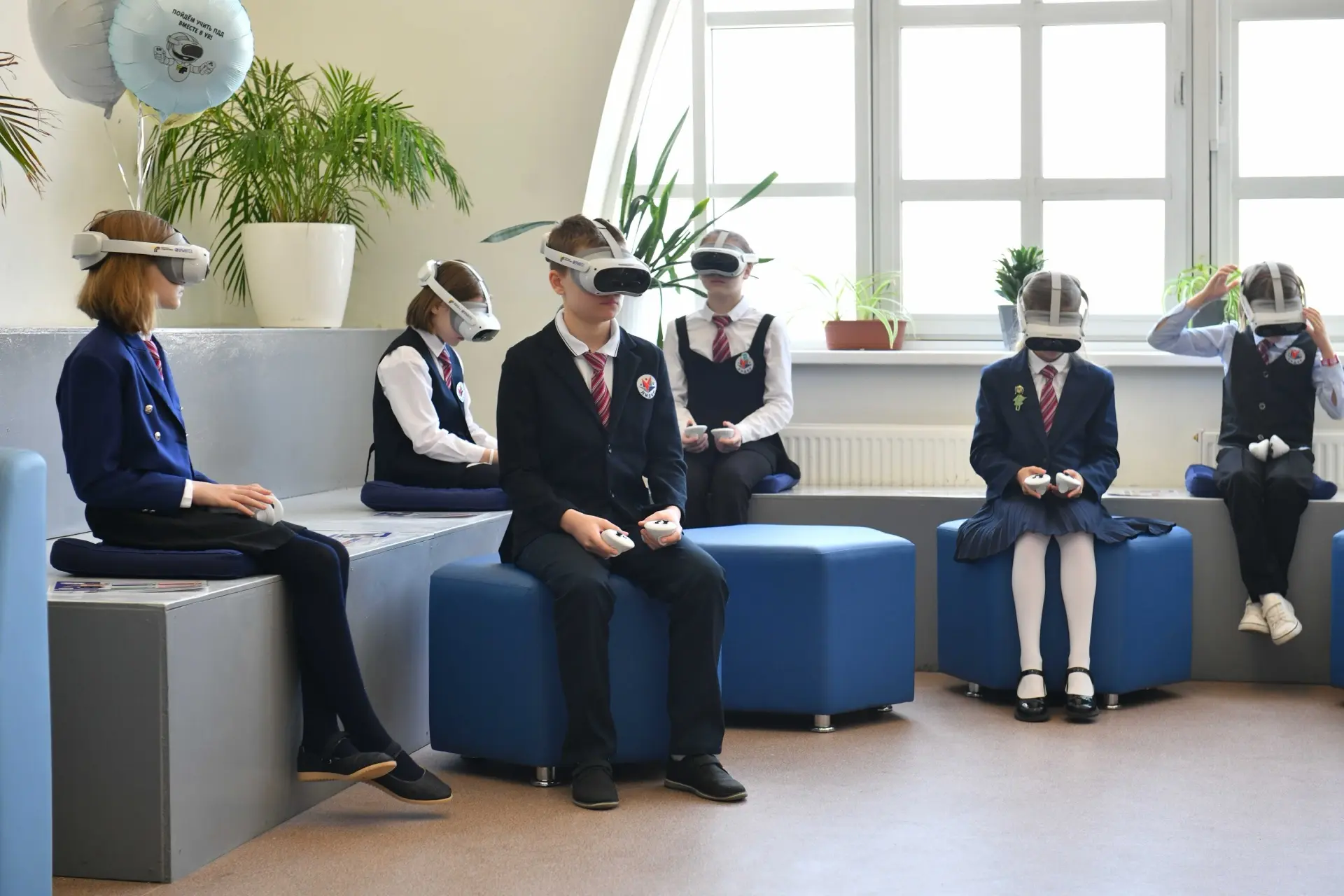 В Химках презентовали первый в России VR-тренажёр по ПДД для школьников   В школе «Лидер» в Химках п