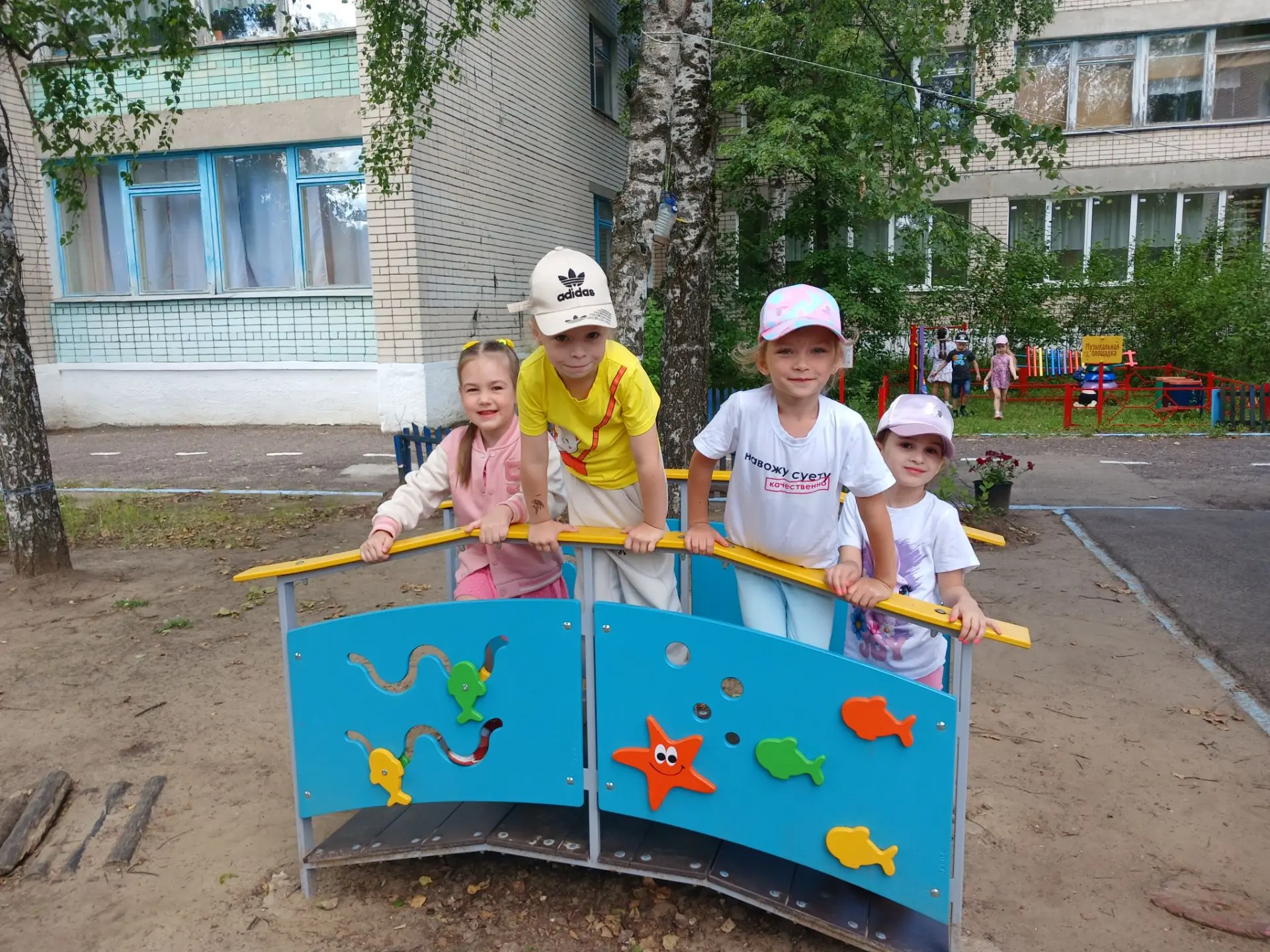 Лето в детском саду — это маленькая жизнь, наполненная солнцем, смехом и удивительными открытиями. Д