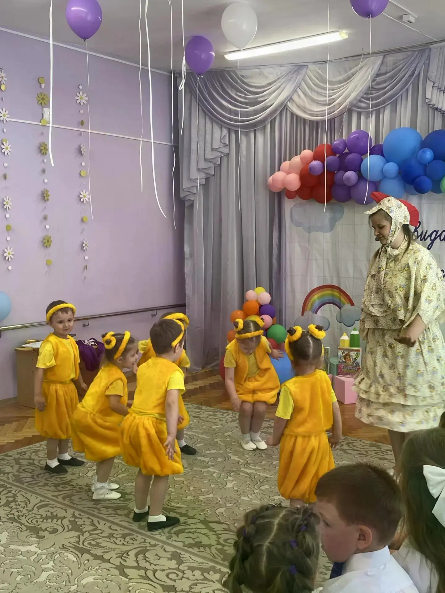 ❤️Завершилась трогательная пора прощания с дошкольным детством.
🎈Праздничный зал сиял от улыбок и ц
