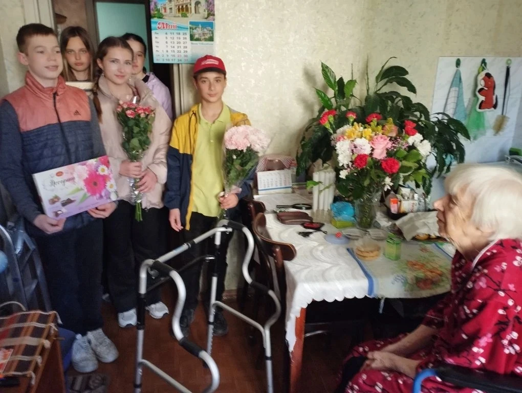 Благодарим всех участников акции «Цветы ветеранам»!  🌺 В преддверии Дня Победы мы вместе с вами пода