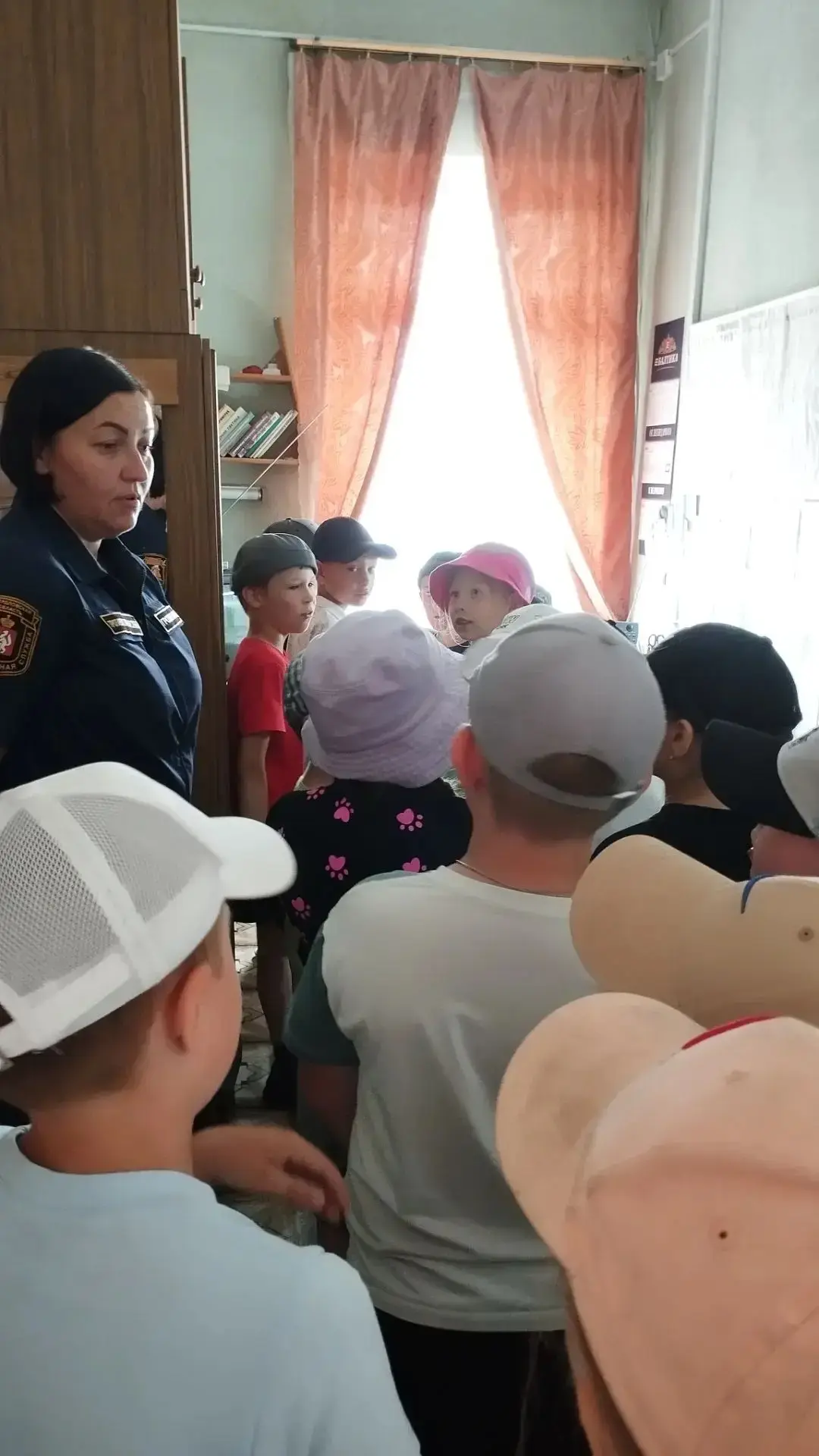 Экскурсия в пожарную часть.
 
Сегодня 23 июня ребята из 2 отряда "Вместе" посетили пожарно-спасатель