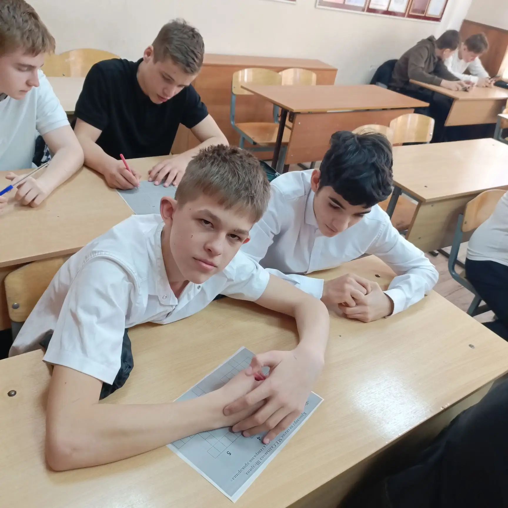 «Премудрые» головы в библиотеке: как мы искали Щедрина 🎭📚 В этом году мы отмечаем 200-летие со дня р