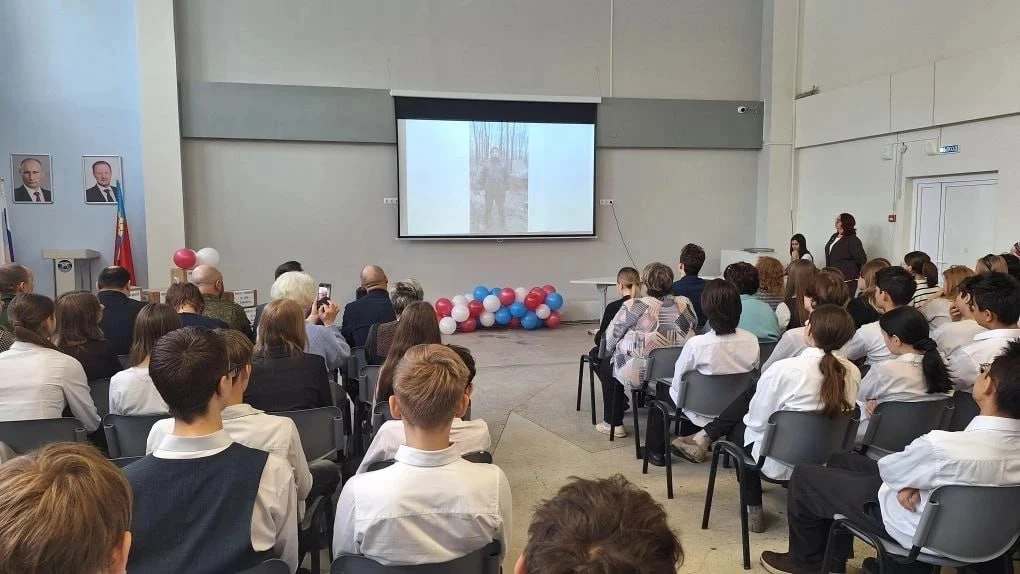 3 марта в МБОУ «Лицей № 122» состоялось торжественное мероприятие, в ходе которого была передана гум