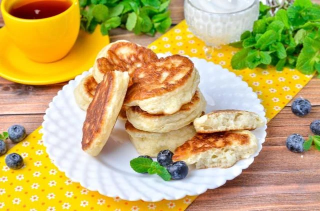 🥞 Оладьи на дрожжах пышные на воде

Ингредиенты

• Пшеничная мука — 250 г
• Вода — 200 мл
• Сухие д
