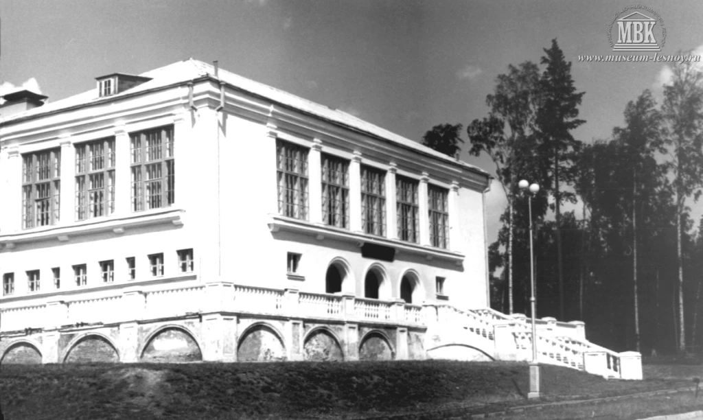 https://museum-lesnoy.ru/wp-content/uploads/2016/12/Stolovaya-1970-e-gg.-foto-iz-arhiva...