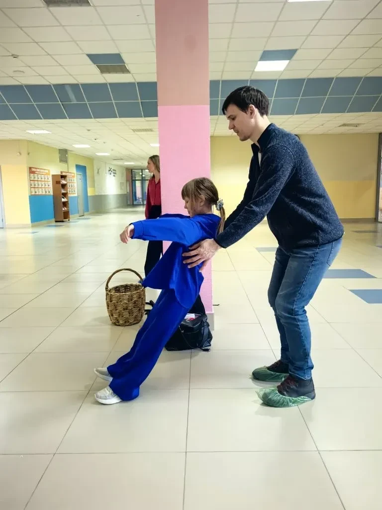Сегодня прошло пятое занятие в школе для родителей с участием детей. Мы встречаемся каждый вторник, 