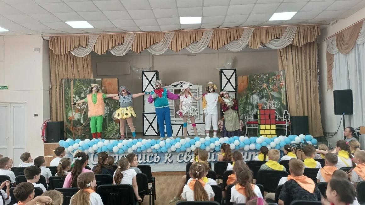 В гости к ребятам, посещающим пришкольный лагерь "Солнышко", приехал Крымский государст...