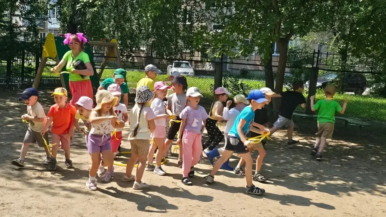 Танцевальная терапия "Дискотека"✨️ для детей из 16, 20, 21, 22 гр.
Ребята веселились, танцевали, игр