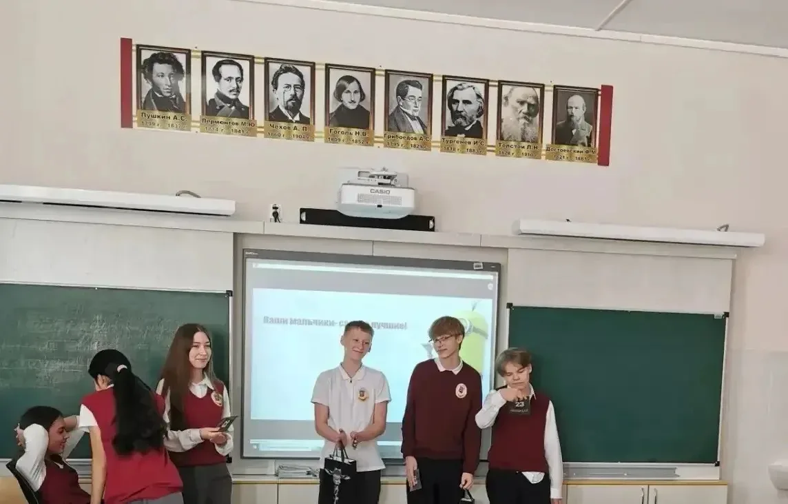 👋🏻23 февраля — это вам не «тра-ля-ля». Это праздник для героев!  ☝🏻Важный праздник этого месяца — «Д