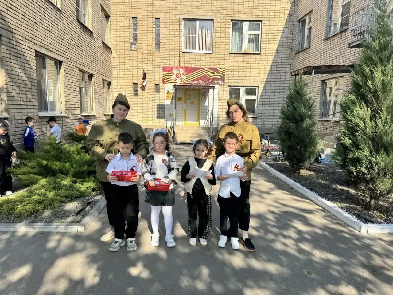 В преддверии Дня Победы в нашем детском саду прошла трогательная акция «Георгиевская ленточка»!
Вече
