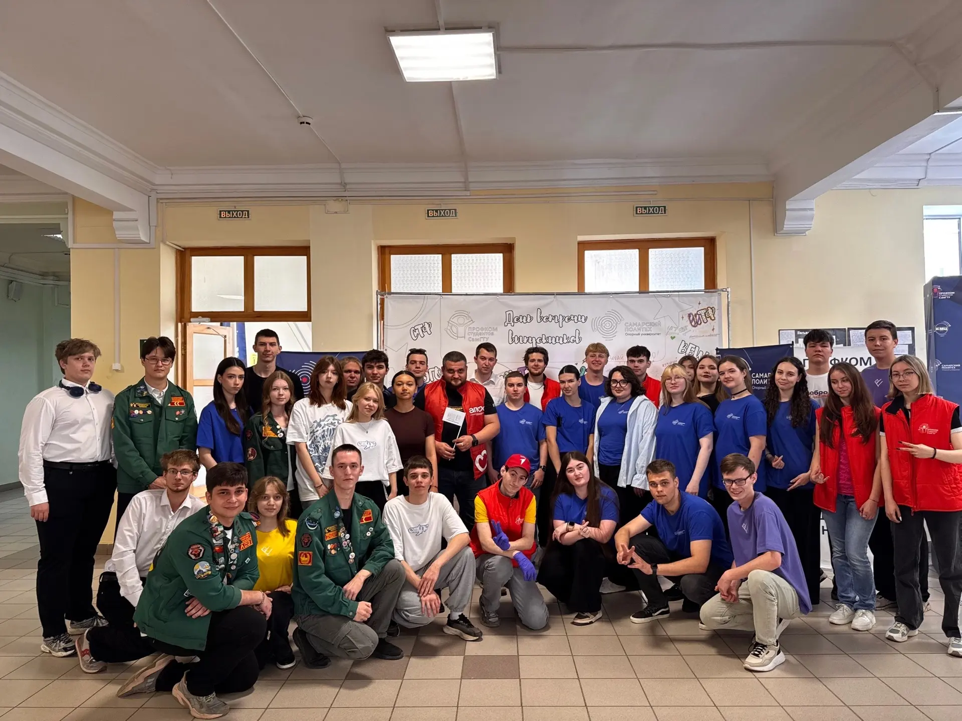 Вот так прошел День встречи выпускников 🥹

Встречали на улице и в самом 1 корпусе. С ватой, музыкой