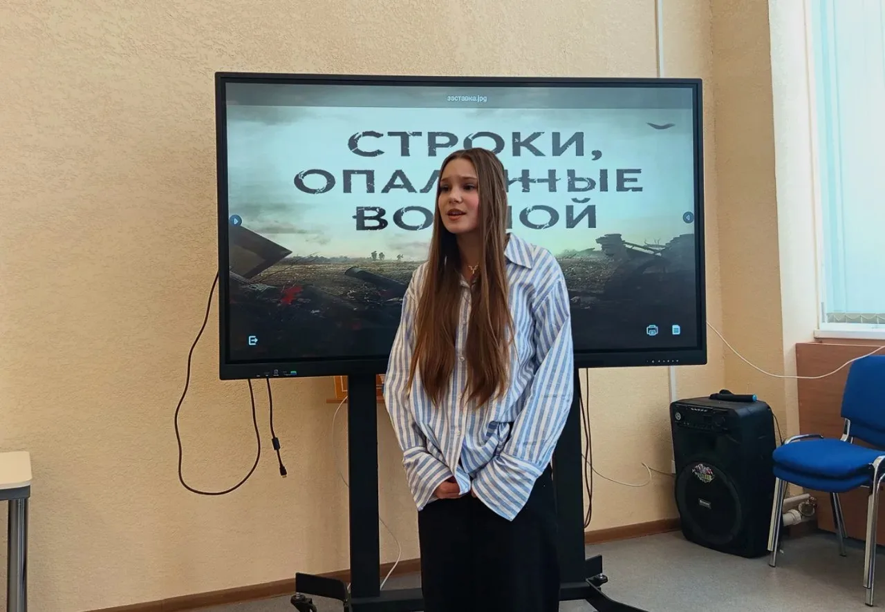 Сегодня в нашей школе было особенно тихо...🕯️  Почему? Потому что прошёл конкурс чтецов «Строки, опа