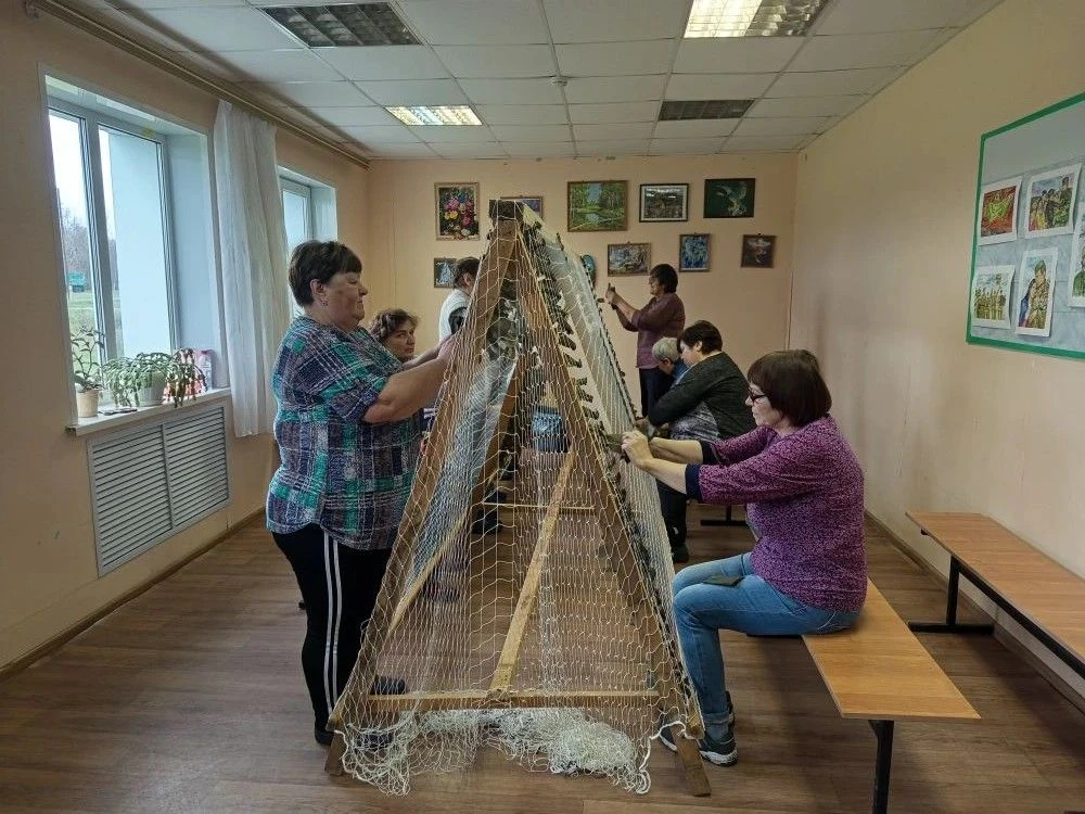 «Очередные 96 кв. м. маскировочных сетей готовы! Спасибо нашим мастерицам из группы „Ру...