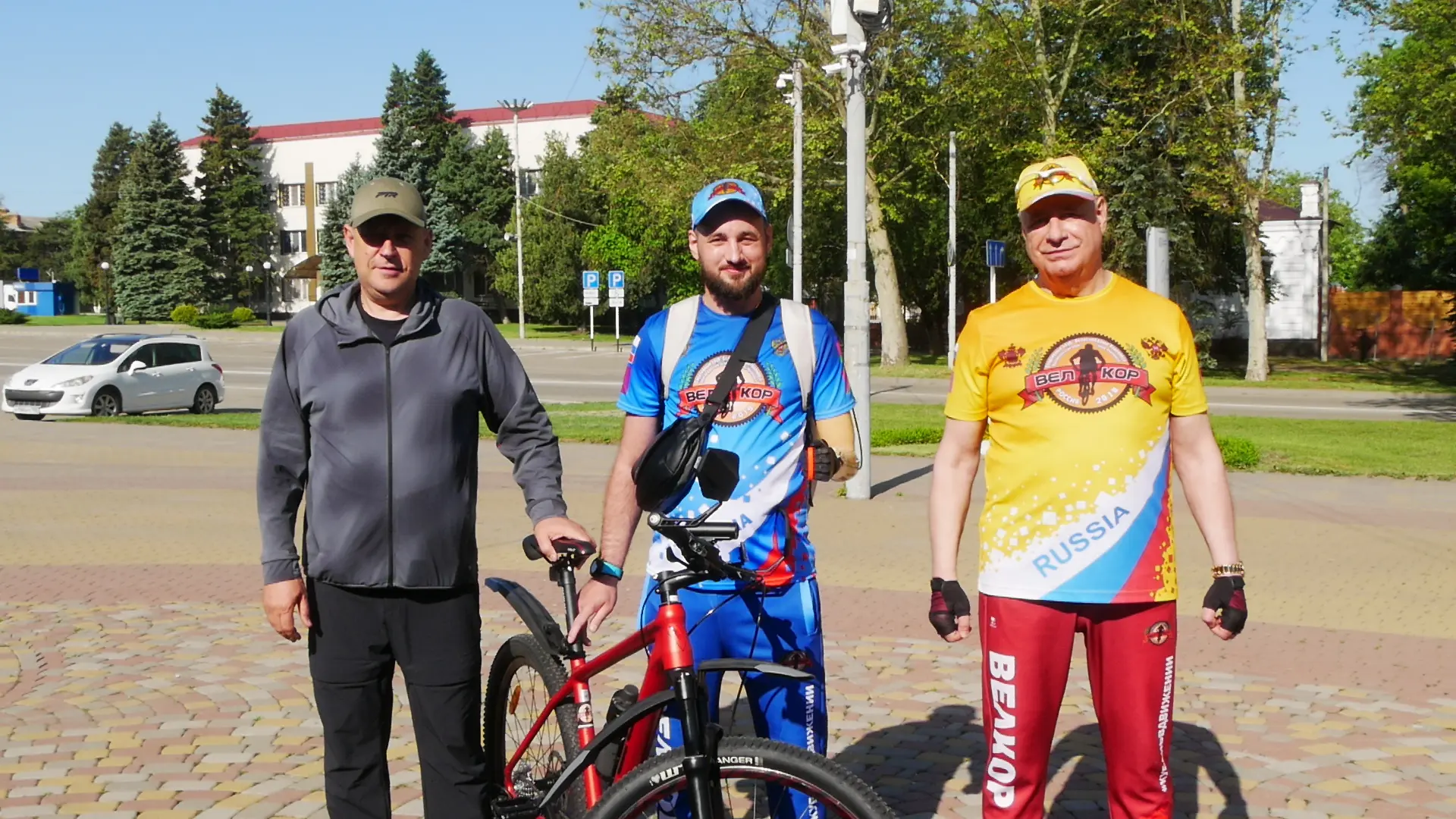 8 велосезон клуба «ВелКор» был открыт сегодняшним субботним утром: на площадке у Центра народной кул