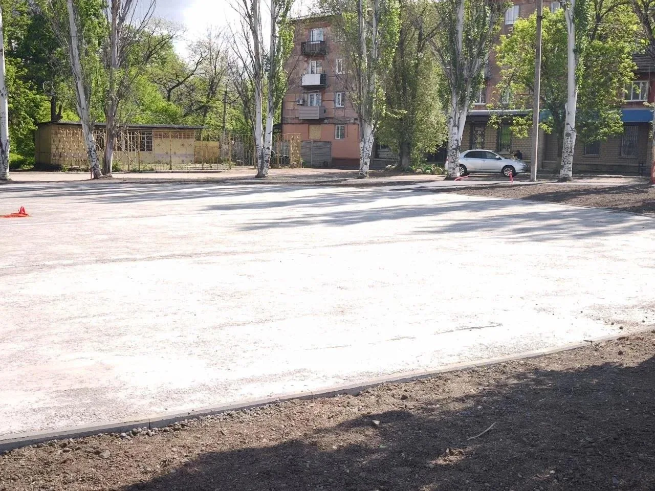 Глава Брянки Евгений Морозов проинспектировал ход ремонтных работ в сквере по ул. Щетинина
Глава Бря