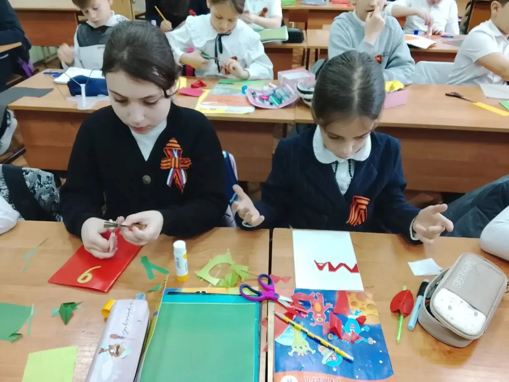 Помним и чтим: 4 «В» класс готовится ко Дню Победы! 🎖️  🎗️В преддверии великого праздника — Дня Побе