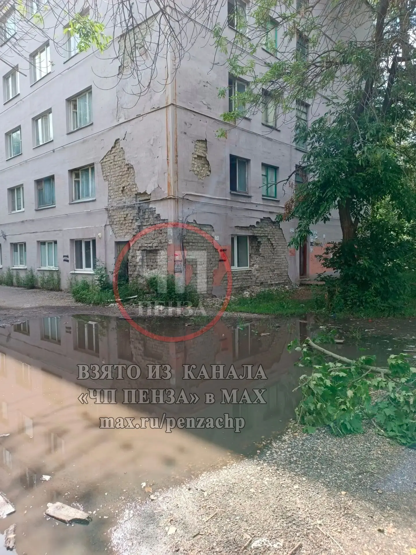Дом №39 по улице Ударная в Заводском районе. Ждут когда его постигнет участь дома №35 по той же улиц