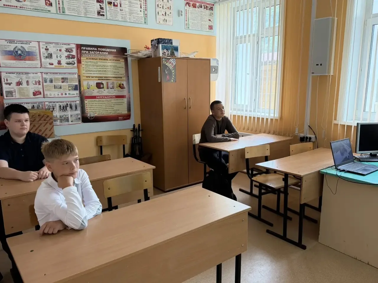 🗓️ На этой неделе в нашей школе прошли классный час для десятиклассников и родительско...
