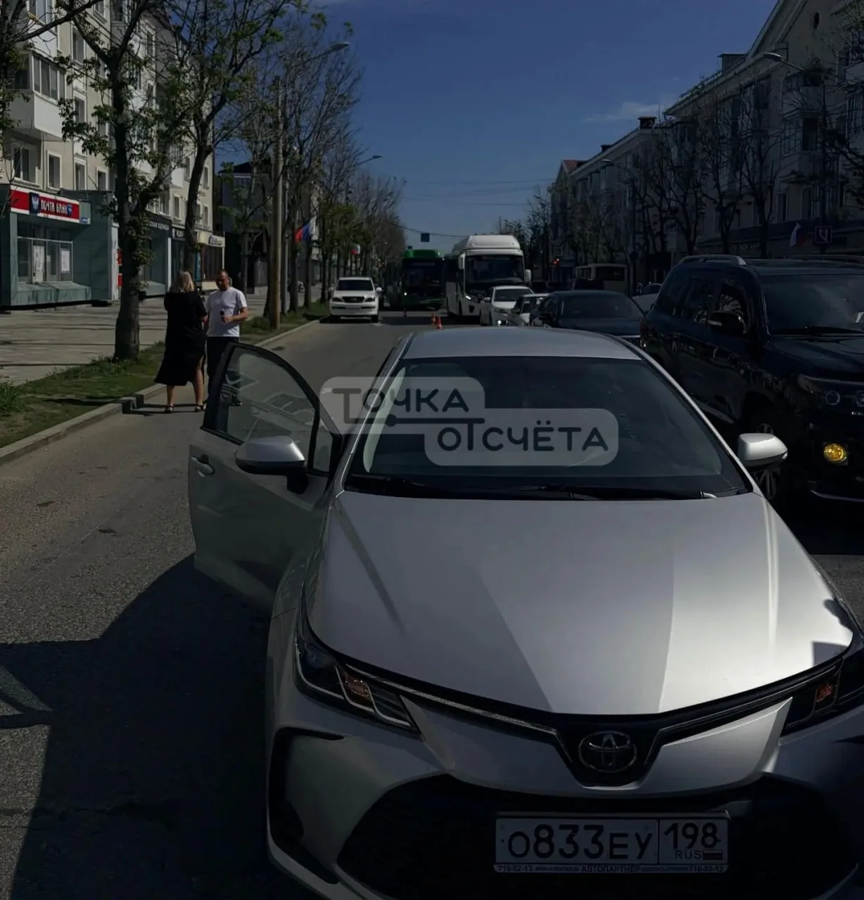 ❗️В Южно-Сахалинске ищут свидетелей столкновения внедорожника и седана