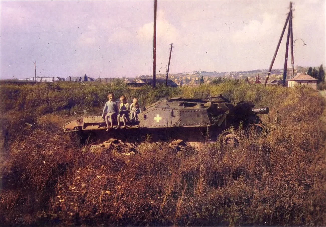 После войны. Разбитая венгерская САУ 40/43M Zrínyi, лето 1945 года, район Будапешта. САУ получилась 