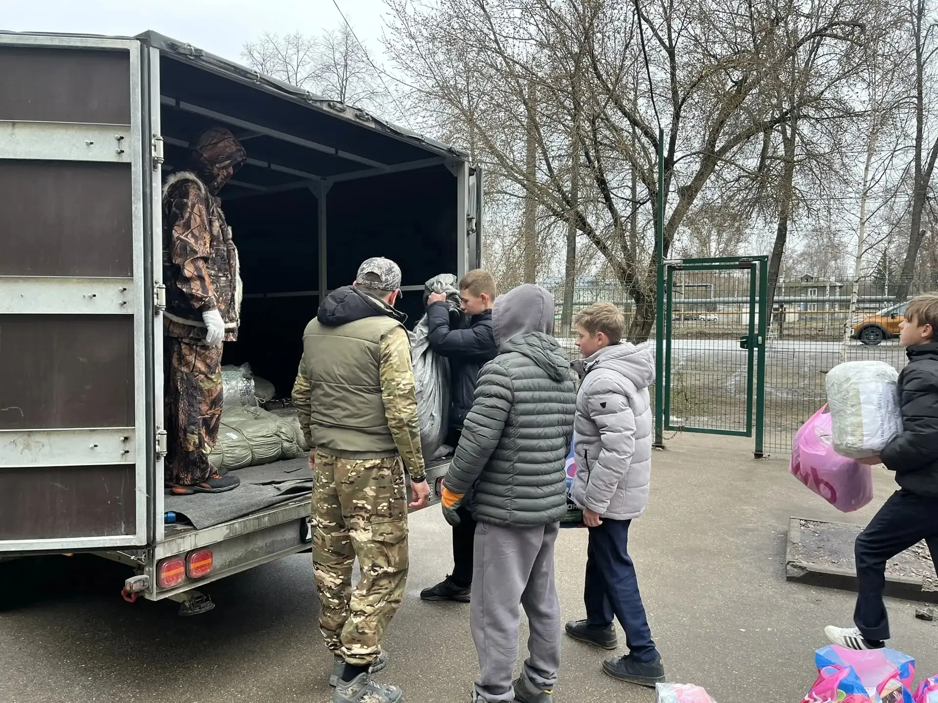 СВОИХ НЕ БРОСАЕМ. ГУМАНИТАРНЫЙ ГРУЗ ДЛЯ БОЙЦОВ ДОСТАВЛЕН.    Небезразличные дети и взрослые сформиро