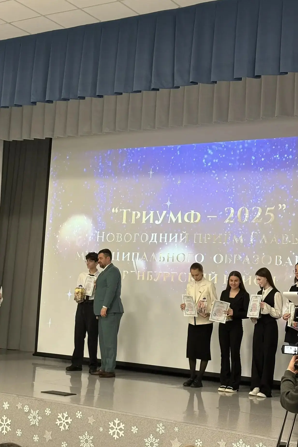 22 декабря состоялся торжественный новогодний приём главы МО Оренбургский район талантливой молодежи