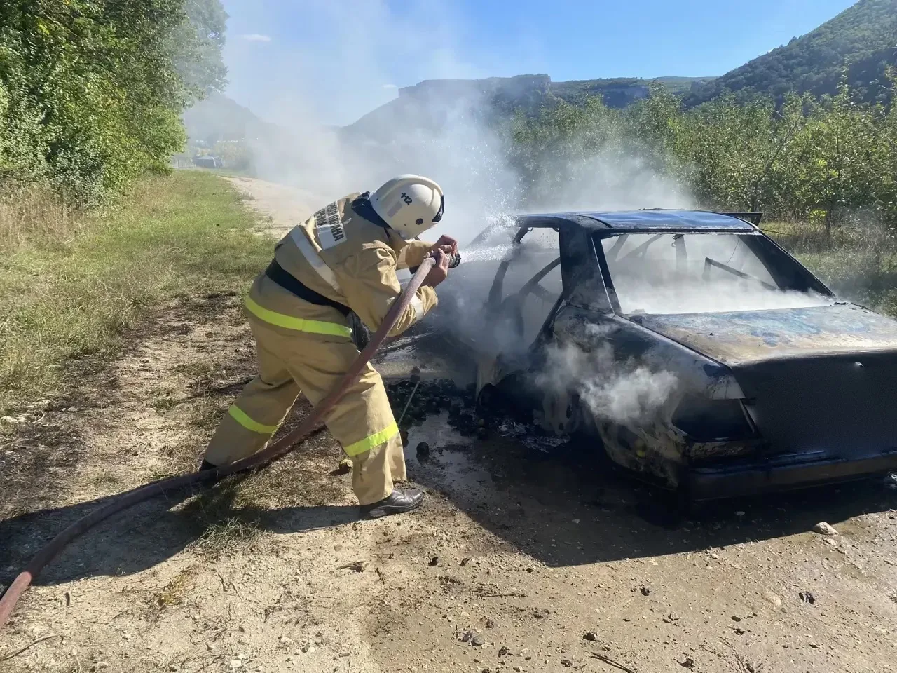 🚗 Ликвидировано возгорание автомобиля в Бахчисарайском районе