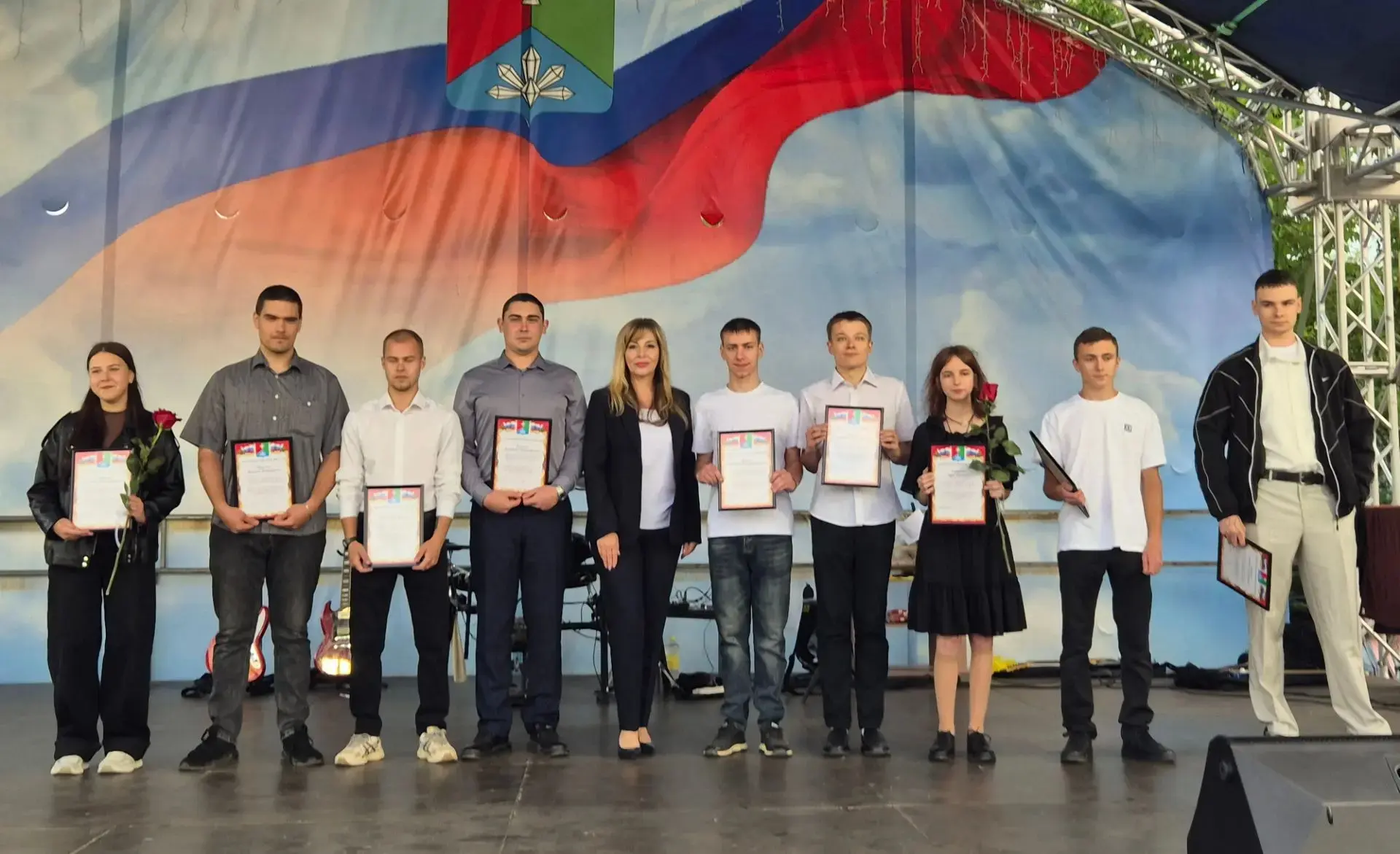 С большой радостью поздравила жителей округа с Днём молодёжи.