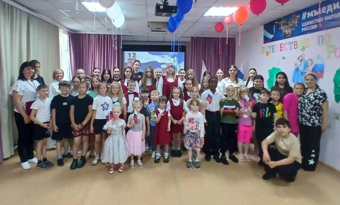 Сегодня участники детского хорового коллектива "Мечта" и хореографической группы народного ансамбля 