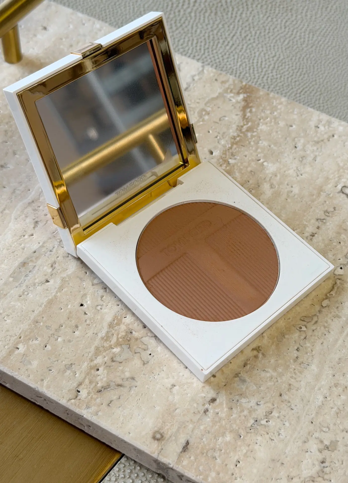 Попробовала новый бронзер Tom Ford из линейки Soleil. Красивый и достаточно деликатный,...