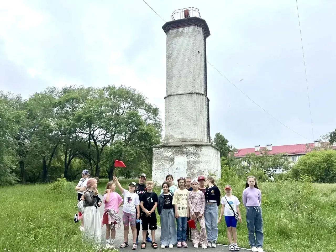 🌤️☀️ Увлекательное путешествие по родному городу! 🗺️✨

Юные исследователи из  пришкольного лагеря 
