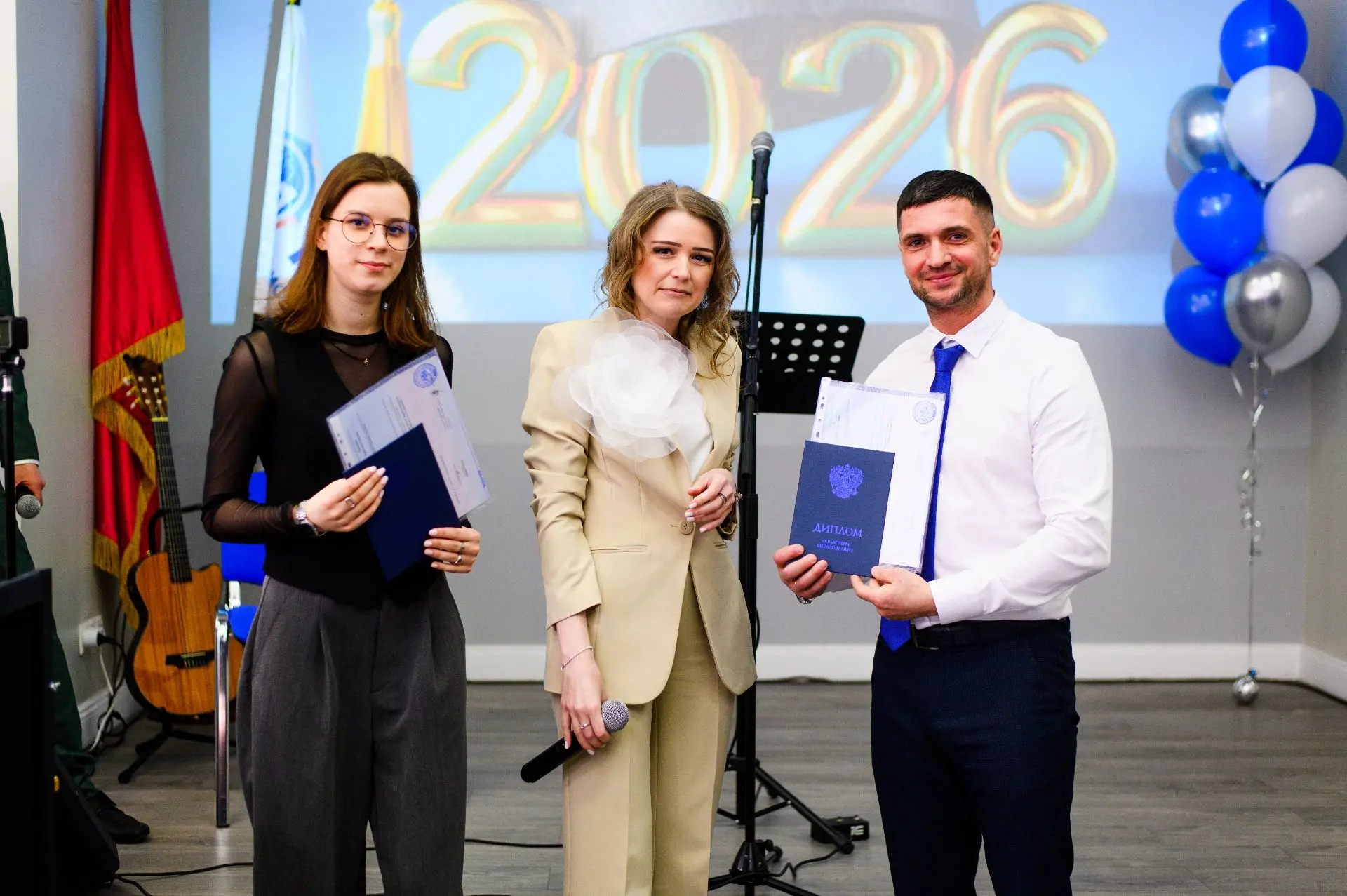 🎓 Поздравляем выпускников факультетов экономики и управления, рекламы и связей с общественностью, ин