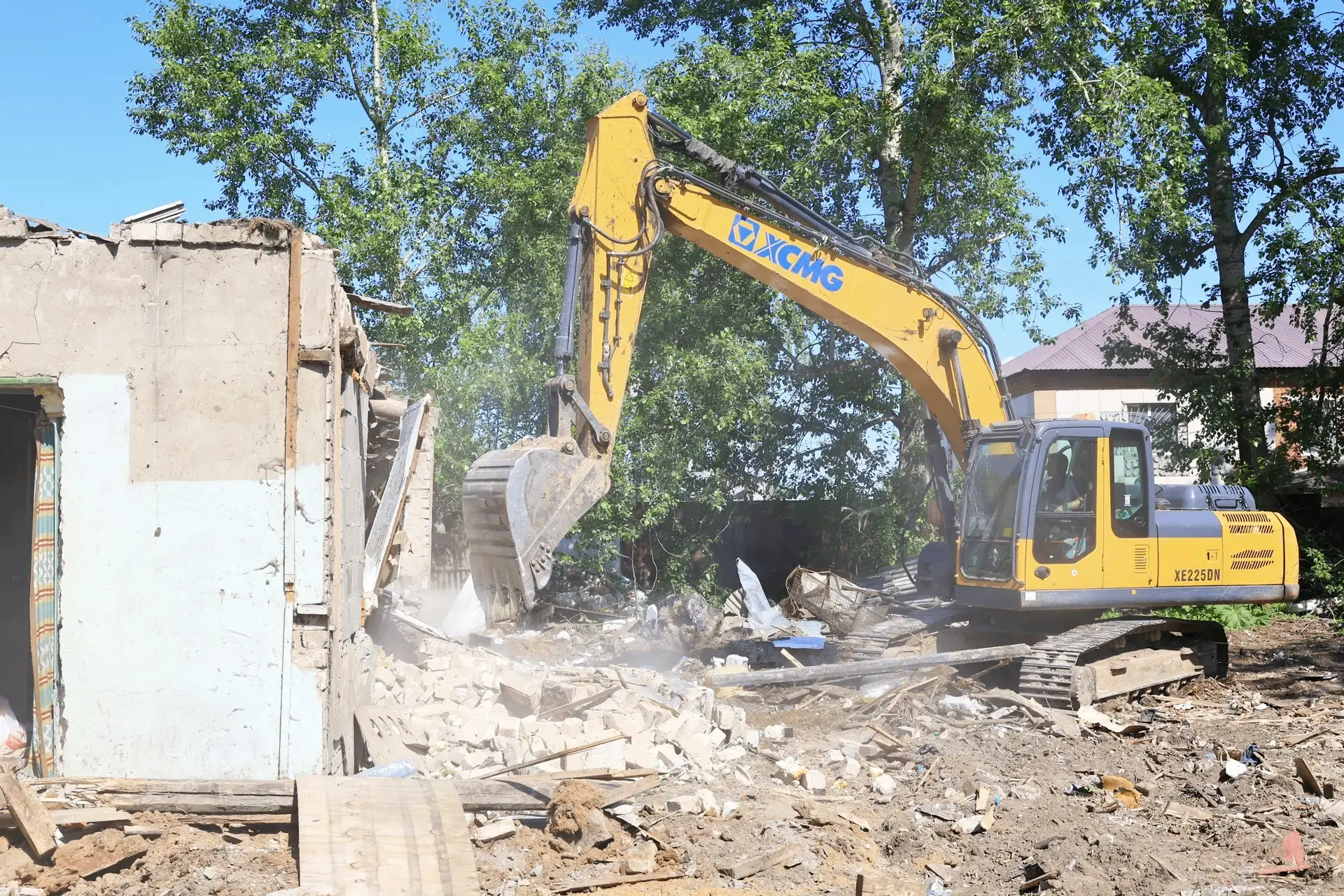 📍В деревне Болтино демонтировали заброшенные и неэксплуатируемые здания